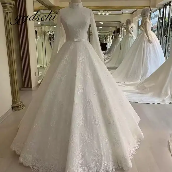 Robe de mariée musulmane élégante à col montant et manches longues