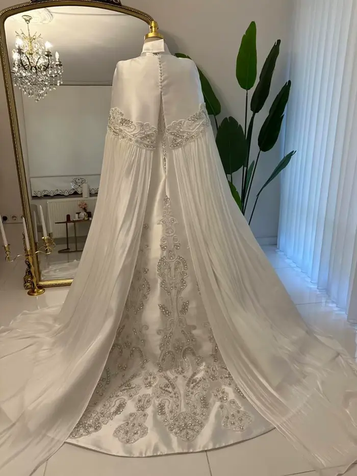 Musulman de luxe robes de mariage Hijab haut cou manches longues A-ligne Cape détachable tache robe de mariée