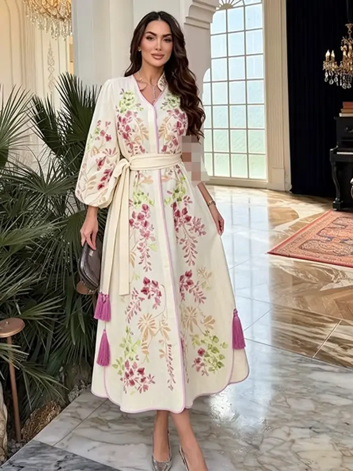 Robe longue chic à fleurs avec ceinture élégante