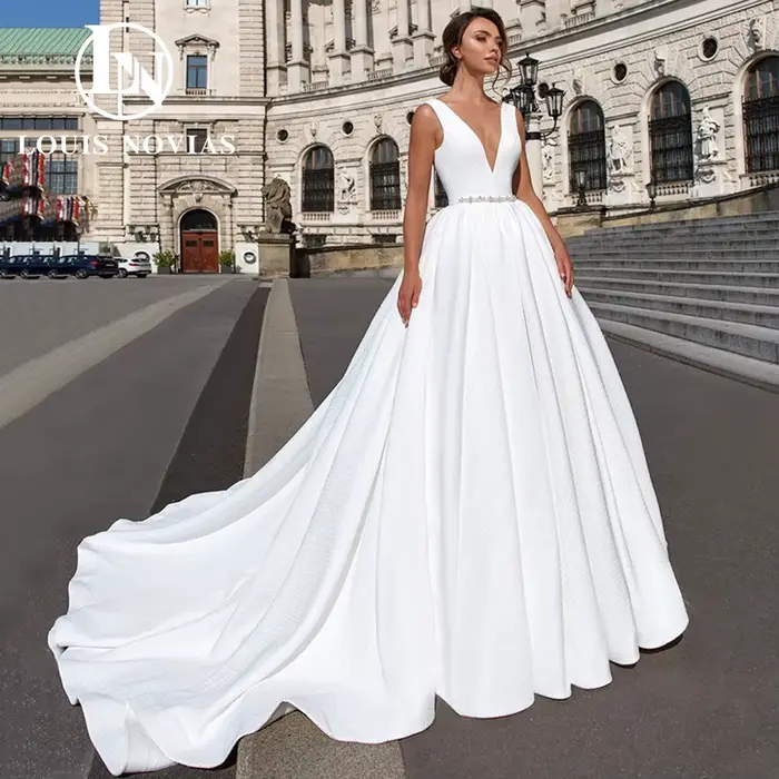 LOUIS NOVIAS robes De mariée en Satin avec ceinture en cristal chic col en v profond dos nu robe De 