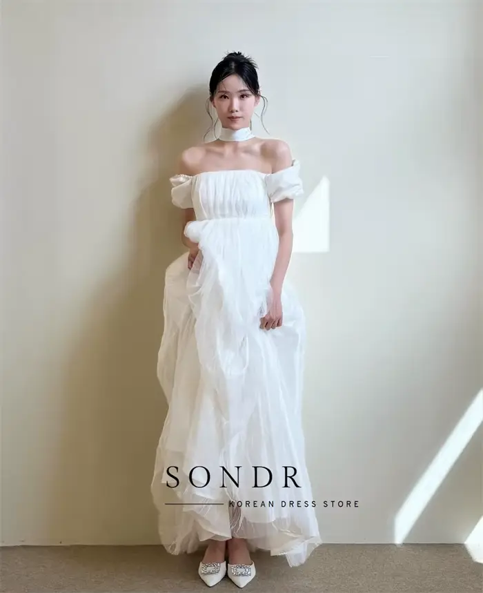 Robe de mariée coréenne moderne Sondr sans manches avec dos corset pour femmes occasions spéciales et séances photos
