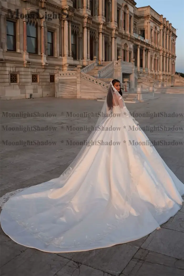 Robes de mariée classiques en dentelle Moonlight pour femmes