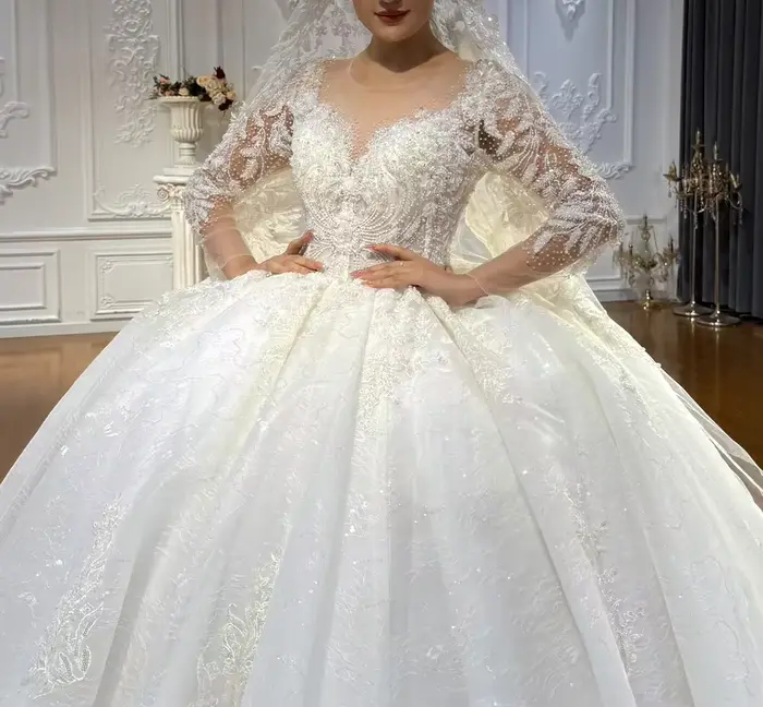 Robe de Mariée en Dentelle Avec Appliques de Paillettes Style Simple Avec Train de Balayage Pour Fiançailles Ou Mariages Traditionnels