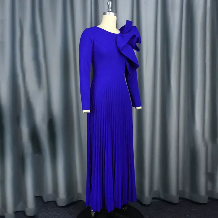 Robe longue plissée à manches longues et col rond pour femme