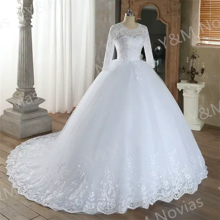 Robe de mariée vintage blanche avec manches princesses, col rond, dentelle et broderies pour femmes, idéale pour les mariages et autres cérémonies importantes