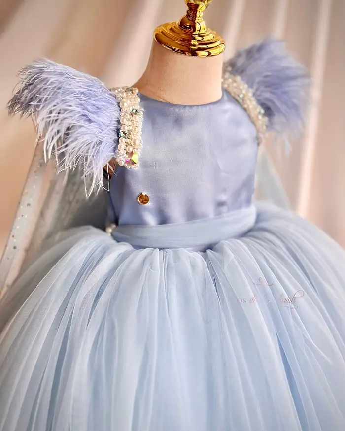 Robe de demoiselle d'honneur bleue avec cape personnalisable pour fêtes pour enfants, reconstitution historique, anniversaire, première communion