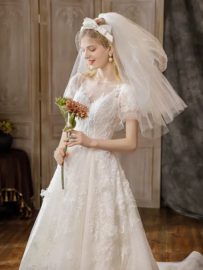 Robe de mariée princesse élégante en dentelle et mousseline avec train de balayage pour femmes occasions spéciales