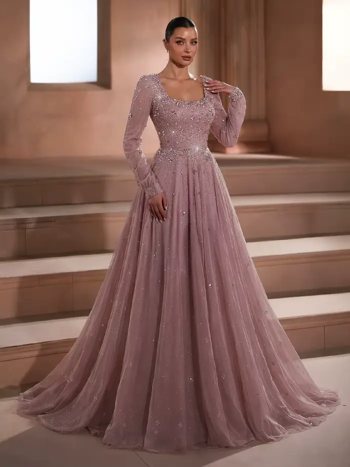 Robe de soirée rose en polyester avec décolleté en V et train de balayage pour femmes de tous âges occassions spéciales ```