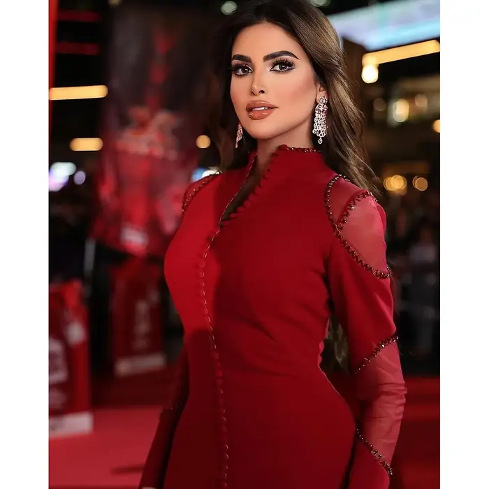 Robe de soirée rouge personnalisée avec décolleté en V et silhouette sirène pour femmes, idéale pour soirées officielles et événements spéciaux
