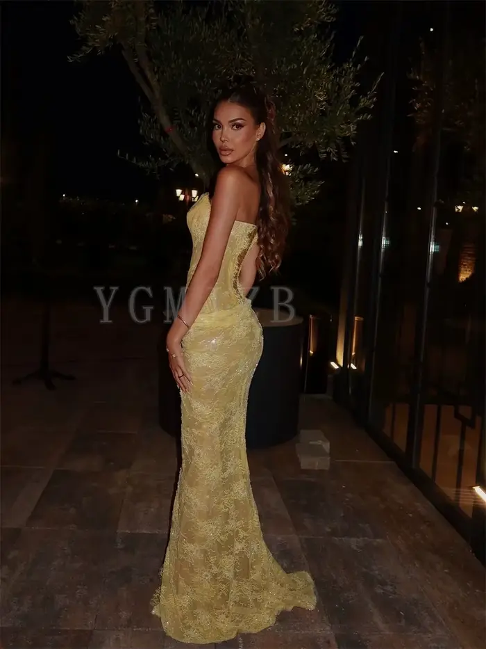 Robes de soirée jaunes en dentelle perlée plissée avec corset et fente latérale haute