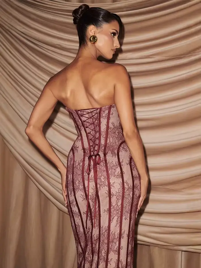 Robe longue élégante sans bretelles en dentelle