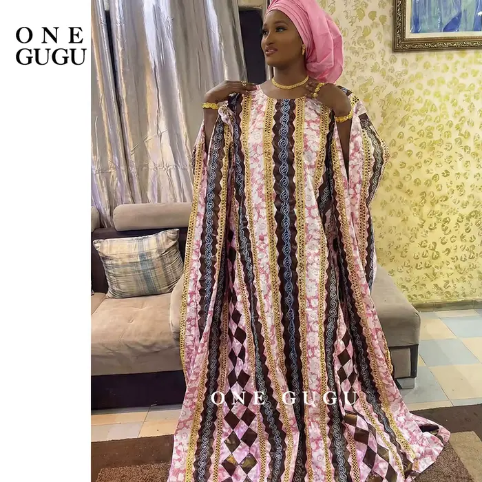 Robe de mariée traditionnelle Bazin Riche Boubou de première qualité avec broderie dorée