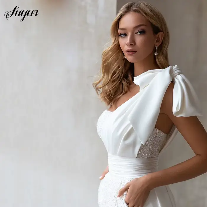 Robes de mariée en satin avec poignées