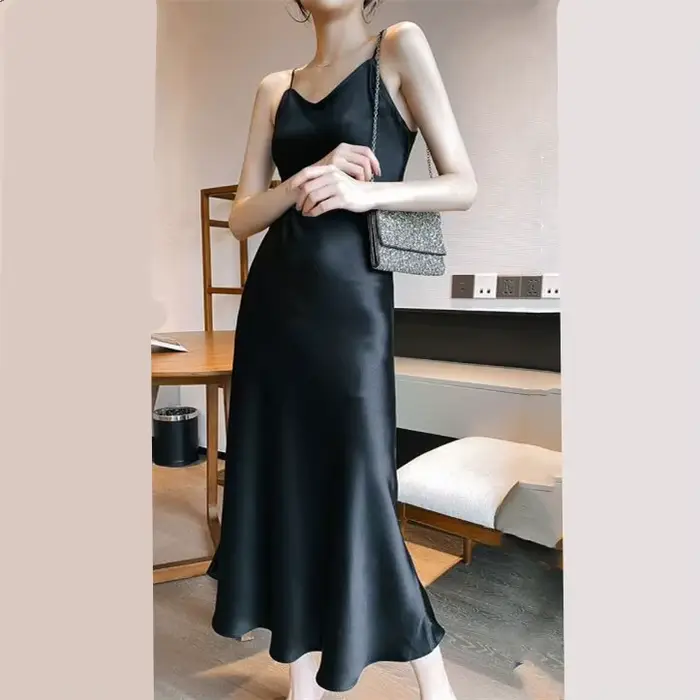 Robe longue en satin sexy tendance 2026 pour femme