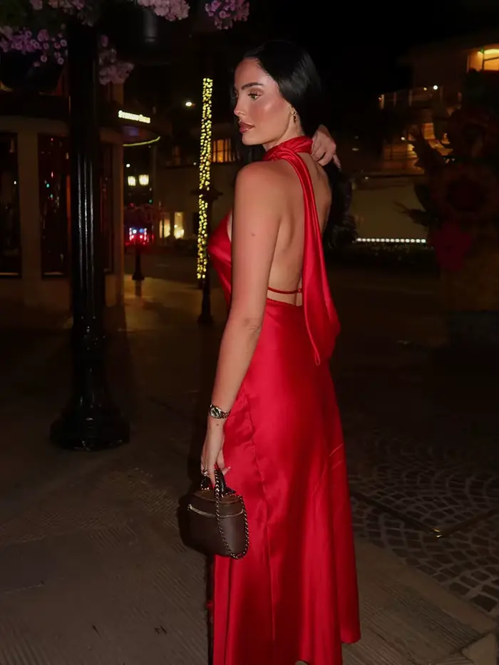 Robe longue sexy sans manches à col halter pour femme avec dentelle et fente décorative idéale pour l'été et les soirées occasions spéciales