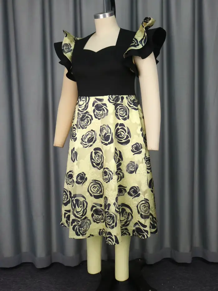 Robes trapèze en jacquard floral avec manches volantes
