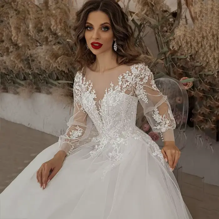 Robe de mariée ivoire à manches longues avec appliques en dentelle et fleurs 3D pour mariage et cérémonies de plage