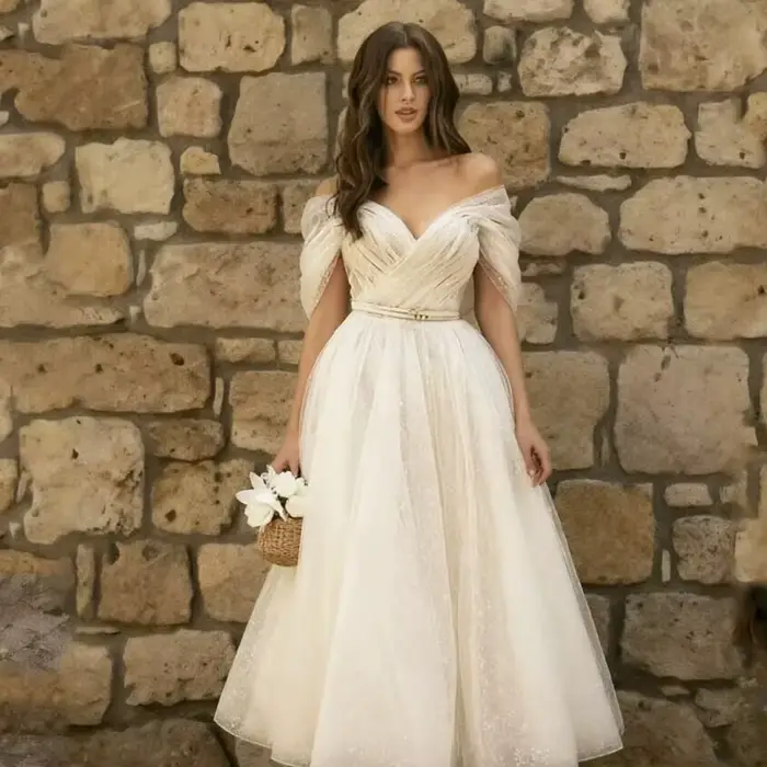 Robe de mariée boho chic courte en polyester avec soutien-gorge intégré pour cérémonies de plage et occasions spéciales