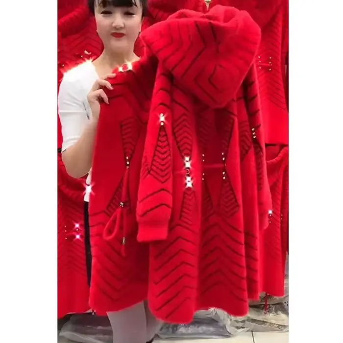 Veste d'hiver longue et épaisse pour femmes senior, en imitation cachemire avec détails en pierres précieuses, pour occasions spéciales et quotidienne