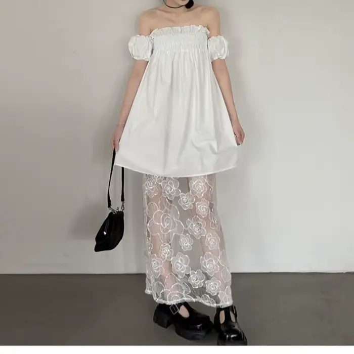 Robe noire élégante mi-longue en maille, petite robe noire pour le quotidien