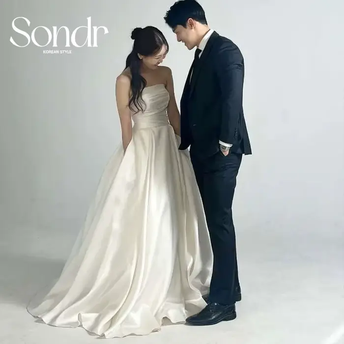Sondr 2025 Simple une ligne robes de mariée coréennes séance Photo sans bretelles doux Satin plis ba