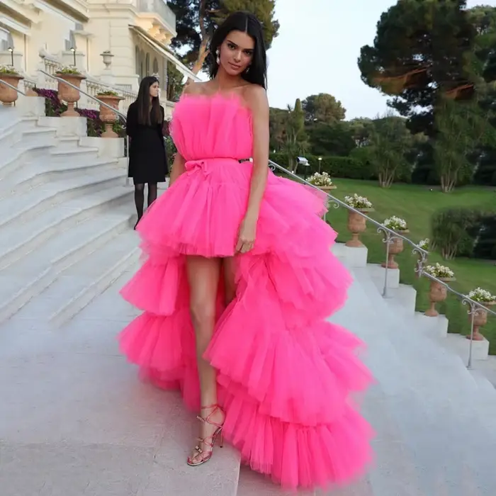 Robe de soirée rose 2026 élégante avec décolleté cuillère et décoration en dentelle pour femmes, soirée officielle, gala, bal de fin d'études