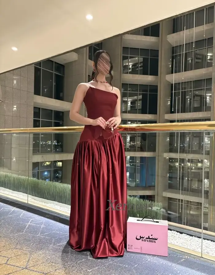 Robes de soirée personnalisées bordeaux pour femme, idéales pour les invitées de mariage, robes de soirée formelles froncées, robes de cocktail sans bretelles, robes de bal 2025