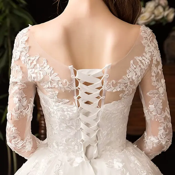 Robe De mariée blanche en dentelle brodée à manches longues