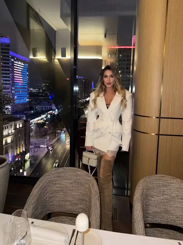 Chic blanc taille cintrée Robe femmes mode manches longues col en v profond Double boutonnage Mini
