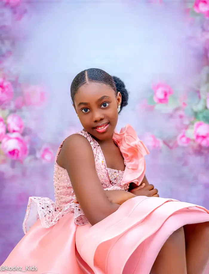 Robe Chic à Paillettes pour Fille Rose Courte à Fleurs Exquise pour Bal de Promo Séance Photo Occasions Spéciales