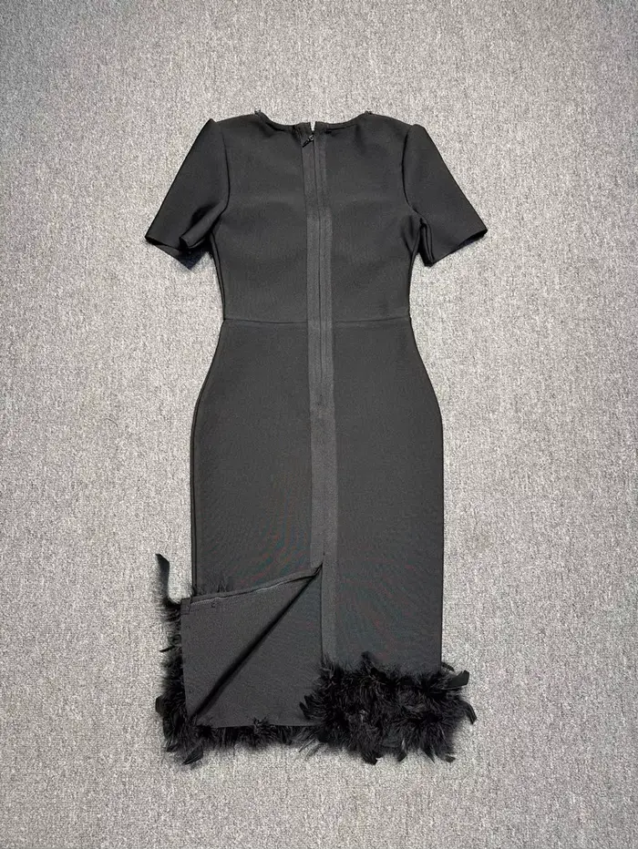 Robe à bandes pour femmes, couleur noire, Sexy, manches courtes, col carré, plumes, moulante, mi-mol