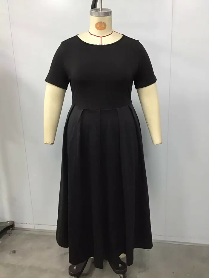 Femmes grande taille robe noire à manches courtes été décontracté plissé a-ligne basique longue