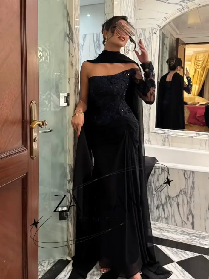 Robe de soirée de luxe en mousseline noire et beige coupe sirène avec dentelle et plissé pour mariage et gala