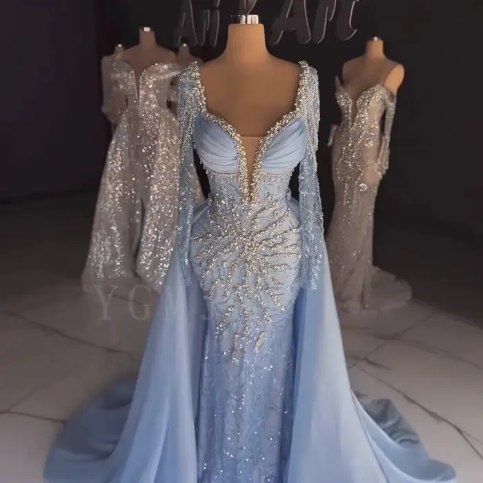 Robe de soirée bleue à perles