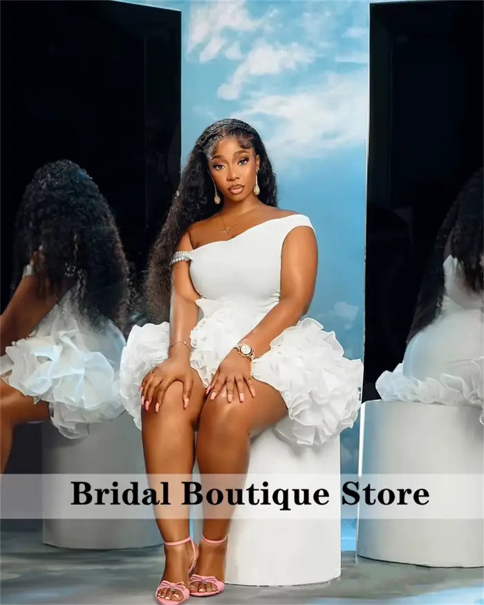 Robe de bal courte blanche exquise avec perles et motifs géométriques pour femmes de tous les âges événements spéciaux