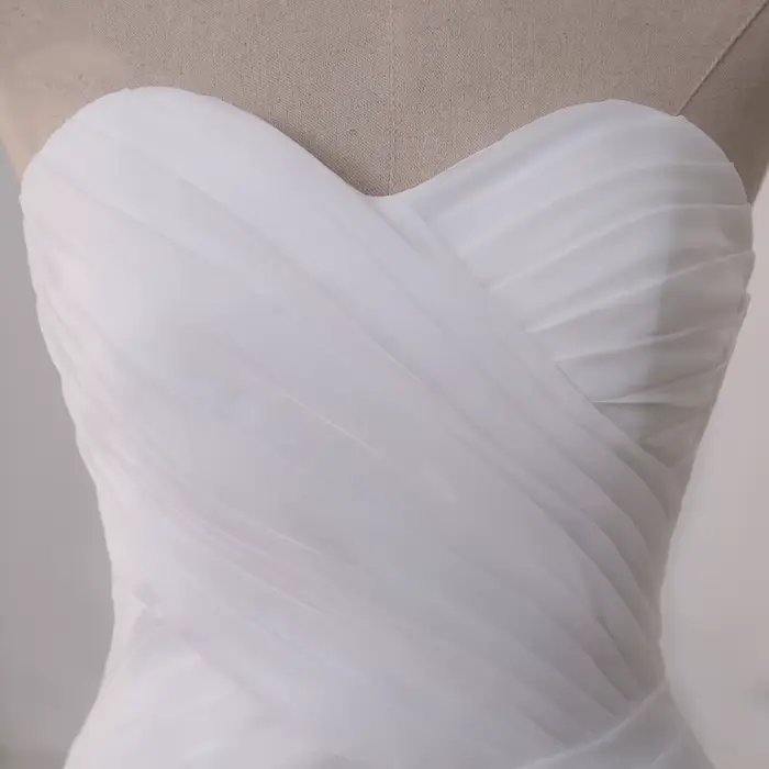Robe de mariée sirène personnalisée en polyester avec décolleté MON AMOUR et train de balayage pour cérémonies de mariage traditionnelles et modernes
