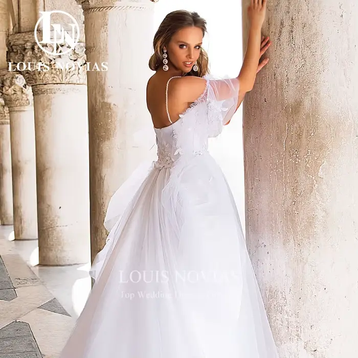 Robe de mariée A-ligne avec appliques de fleurs et manches évasées, élégante et personnalisable pour femmes, occaions de mariage, cérémonies et soirées