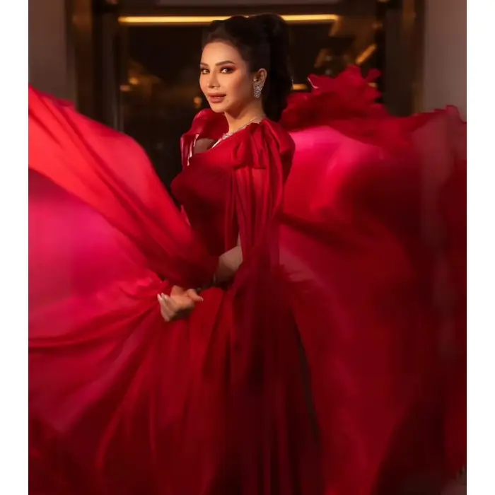 Robe de soirée élégante rouge moderne à décolleté hors épaule avec nœud froncé et soutien-gorge intégré pour soirées officielles et événements spéciaux