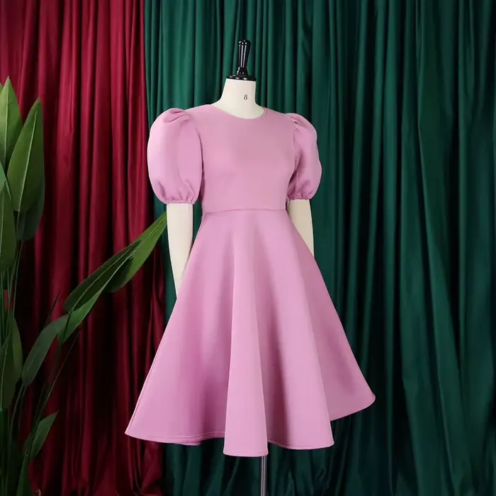 Robe élégante pour femmes, col rond, manches courtes, taille haute plissée, mi-mollet, style sexy et club, adaptable toute la saison, pour anniversaires et soirées spéciales