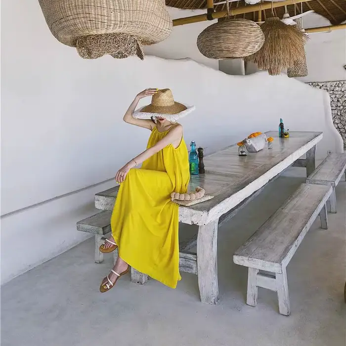 Robe à bretelles pour vacances en bord de mer