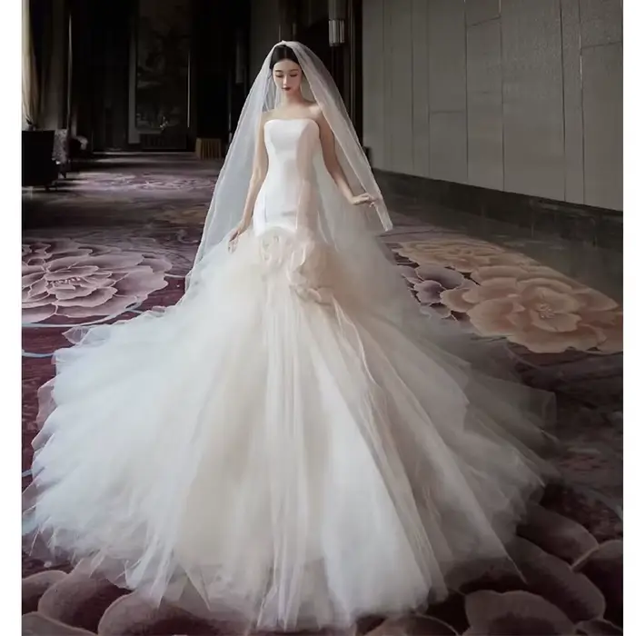 Robe de mariée en Satin blanc, Sexy, sans bretelles, taille florale, queue de poisson cintrée, jupe 