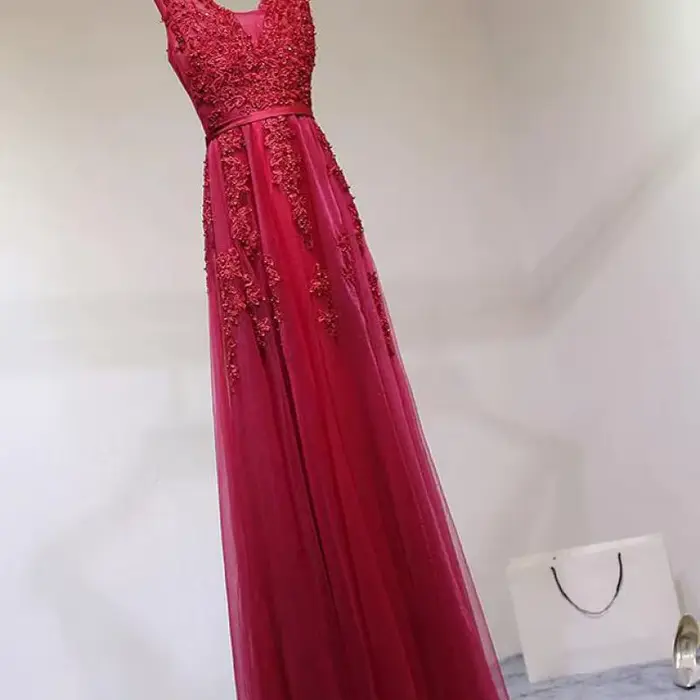 Robe de soirée bordeaux pour femmes