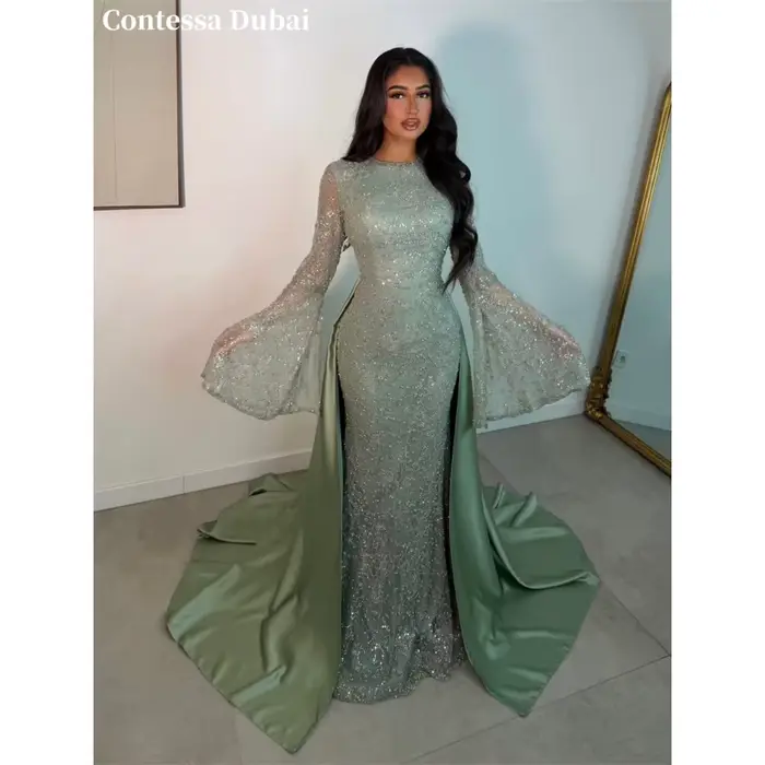 Robe de soirée Contessa sur mesure vert sauge à manches cloche, ornée de perles, en tulle et satin, 