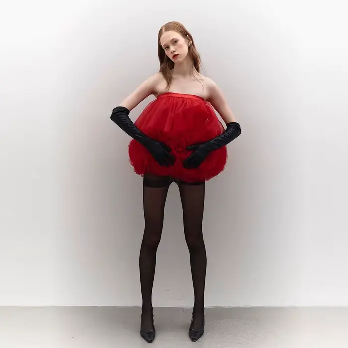 Robes courtes rouges chics pour femmes