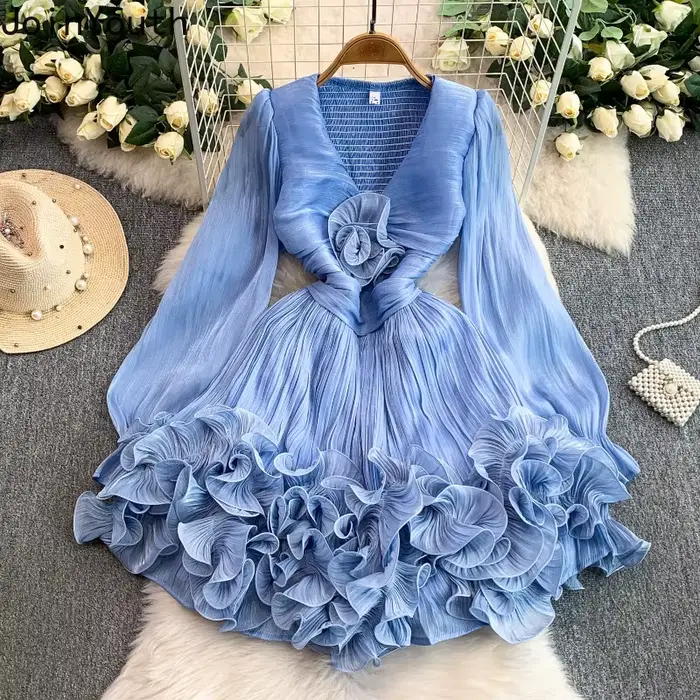 Mini robe d'été pour femme en polyester bleu rouge ou rose coupe A avec col en V et détails de plis pour silhouette élégante