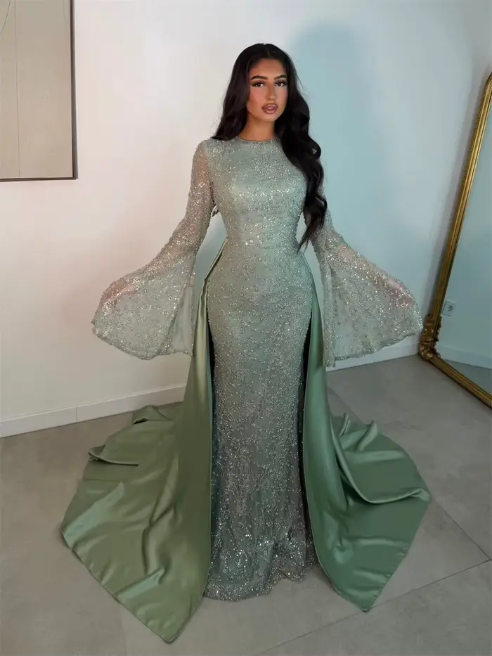 Robe de soirée Contessa sur mesure vert sauge à manches cloche