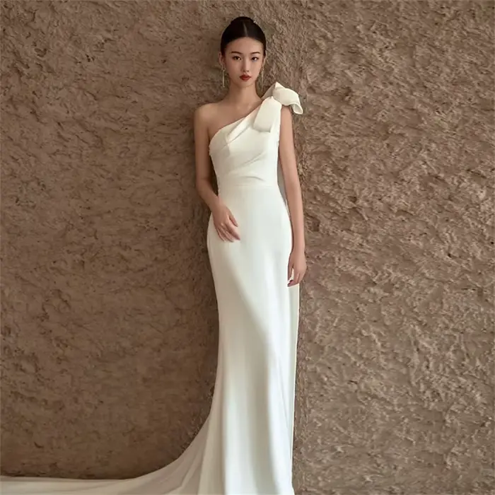 Robes de mariée sirène élégantes asymétriques sans manches avec nœud en satin pour femmes 2026