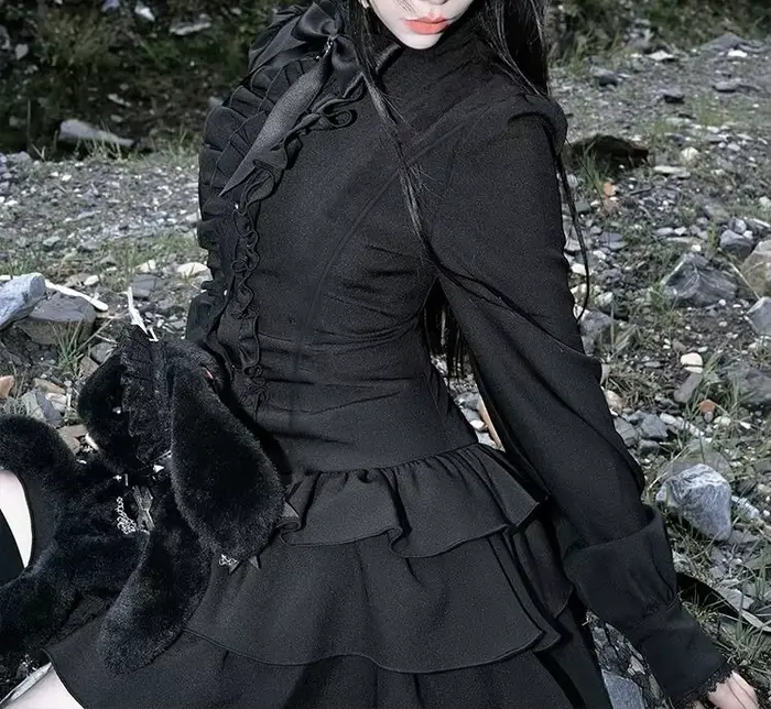 Robe en dentelle rétro sombre à taille cintrée