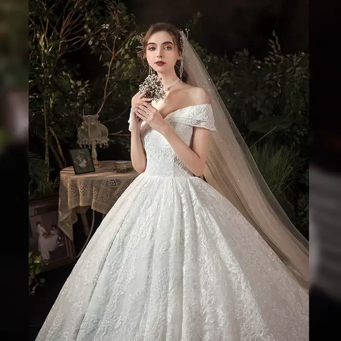 Robe de Mariée Élégante en Dentelle avec Traîne Col Bateau Luxe Occasions Spéciales Blanc Ivoire Taille Personnalisable