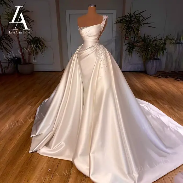 Robe de Mariée LelaAcra en Polyester Satin Perlé Style Sirène avec Traîne Détachable et Perles Princesse Occasions Spéciales